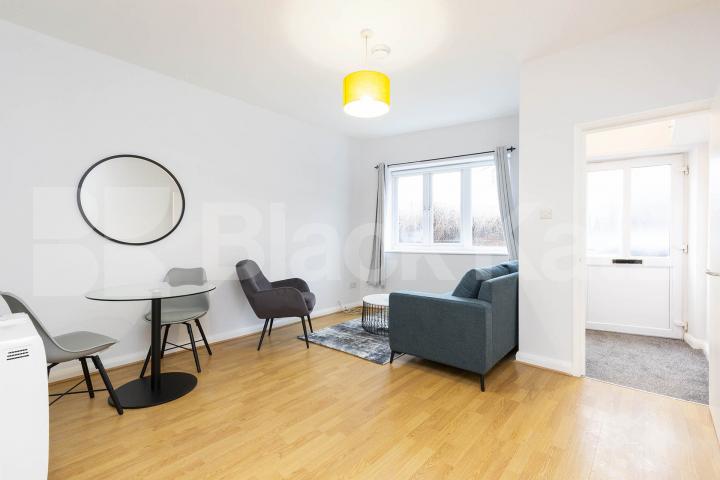 Newly refurbished one bed with a study room mins to tube and shops  York Mews, Kentish Town